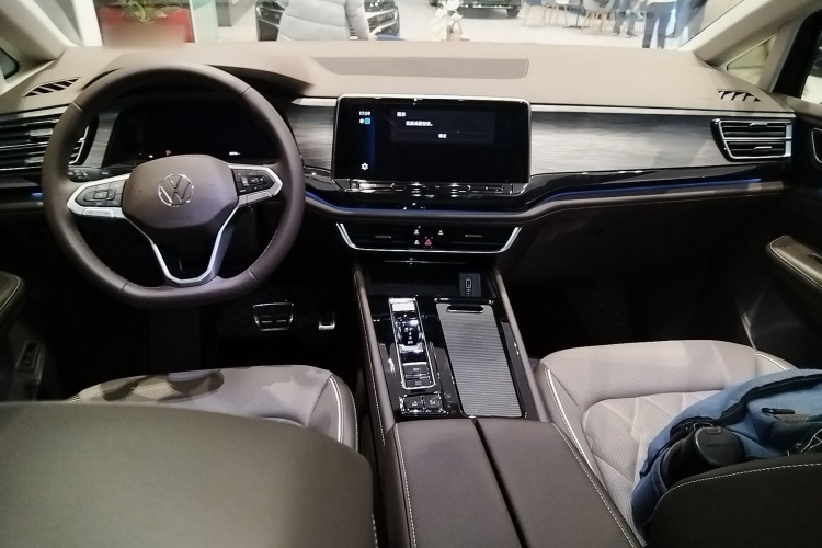 大众 威然 2024款 380TSI 尊贵版中控内饰7002