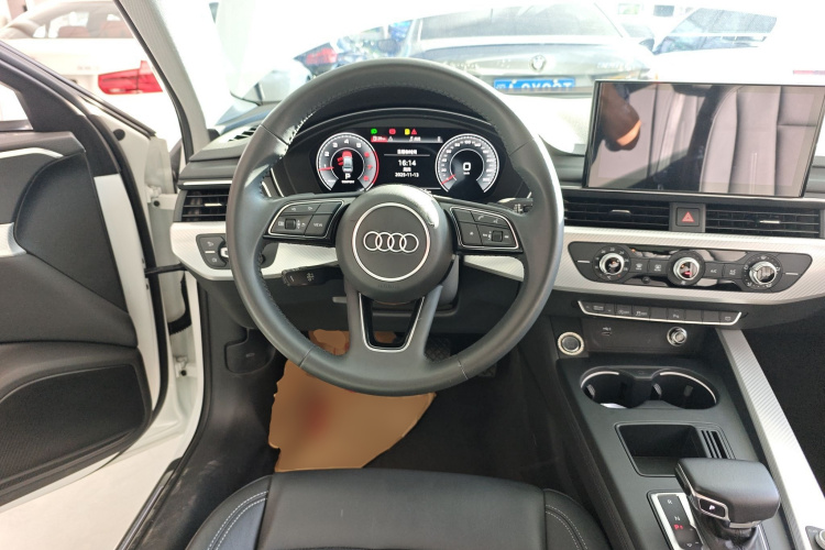 奥迪A4L 2020款 40 TFSI 时尚致雅型中控内饰13
