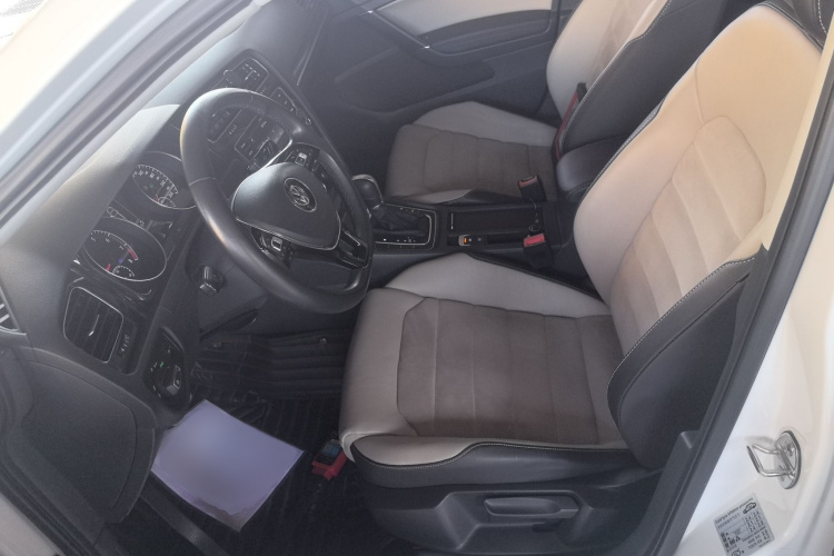 大众 高尔夫 2017款 230TSI 自动豪华百万辆纪念版局部细节19