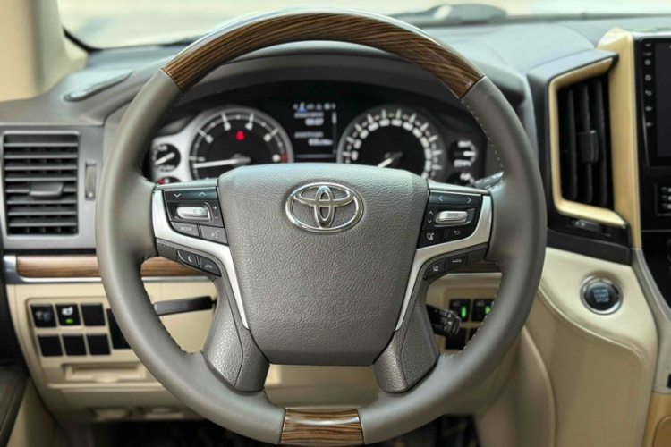 丰田 兰德酷路泽（平行进口）中控内饰7002