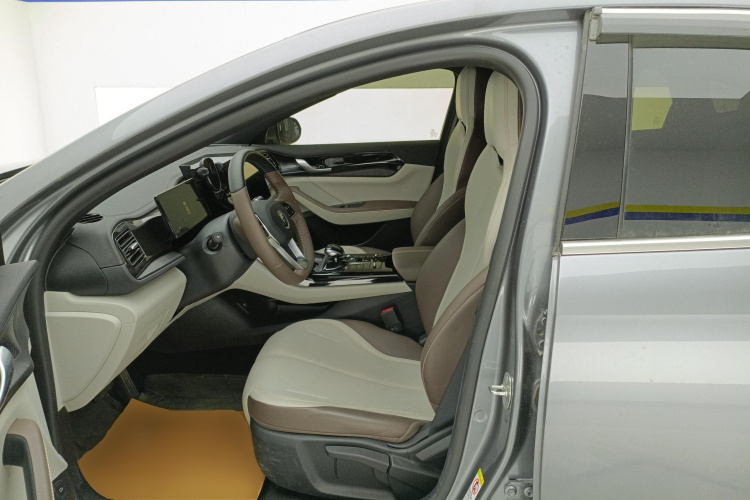 比亚迪 秦PLUS 2024款 荣耀版 DM-i 55KM领先型中控内饰19