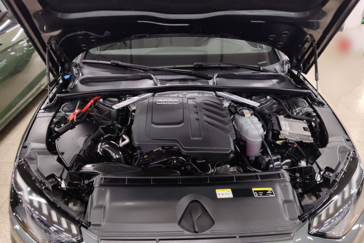 奥迪A4L 2024款 40 TFSI quattro RS套件燃速型局部细节24