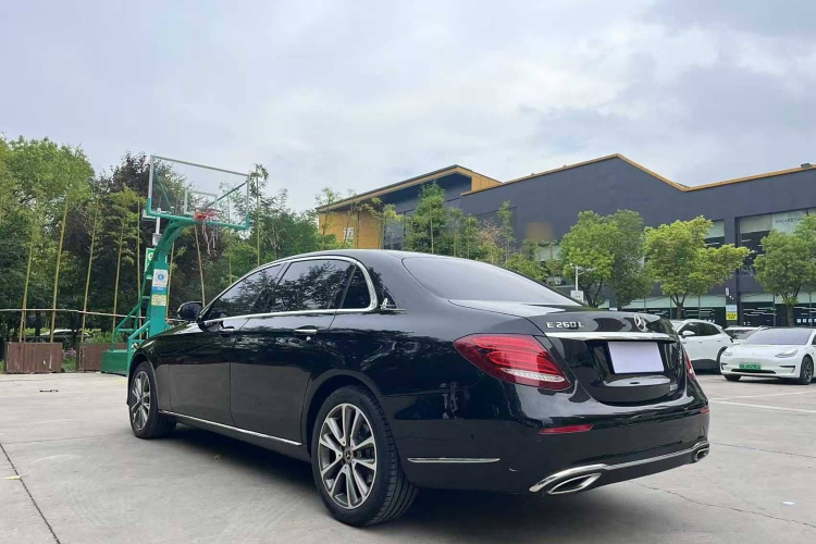 奔驰E级 2020款 E 260 L 4MATIC车身外观6005