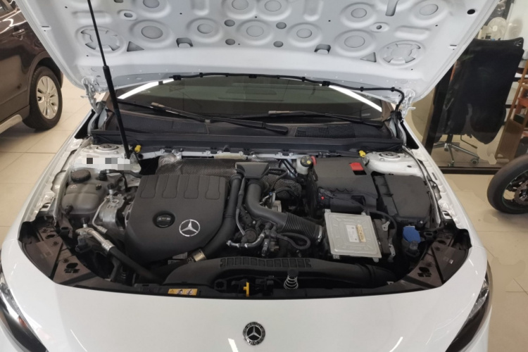 奔驰A级 2020款 改款 A 200 L 运动轿车时尚型机舱底盘24