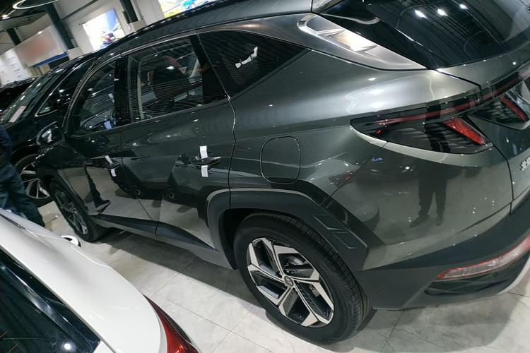 现代 2023款 途胜L 1.5T 自动两驱LUX尊贵版车身外观4