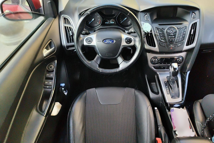 福特 福克斯 2012款 两厢 1.6L 自动风尚型中控内饰13