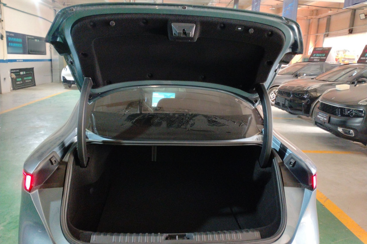 领克07 2024款 EM-P 126长续航 Ultra机舱底盘23