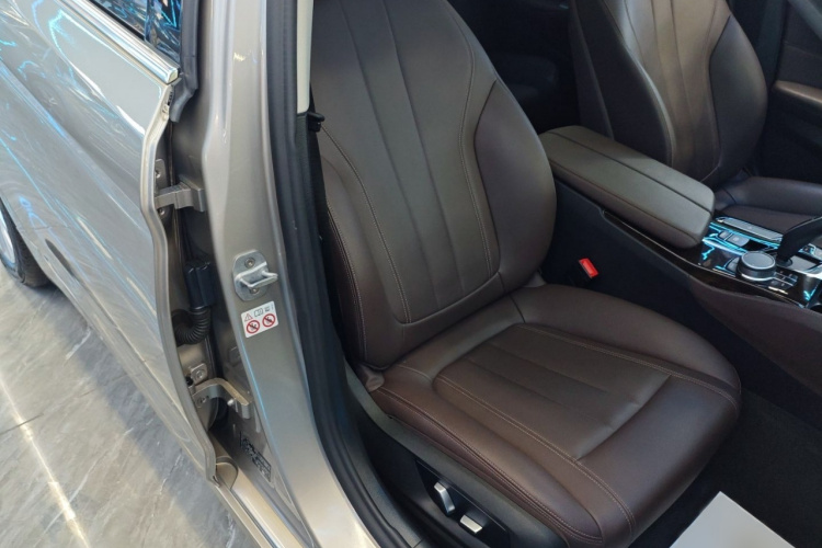 宝马5系 2020款 525Li 豪华套装局部细节41