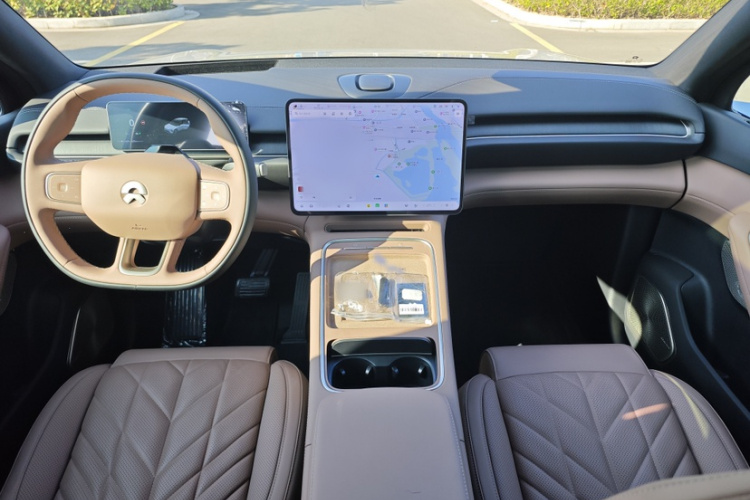 蔚来ES6 2025款 75kWh中控内饰7004