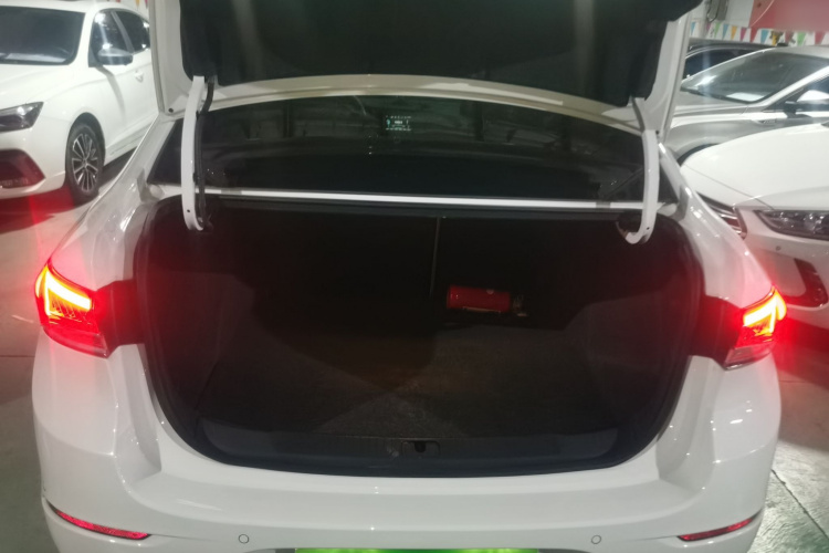 别克 英朗 2019款 15T 双离合互联精英型 国VI机舱底盘23