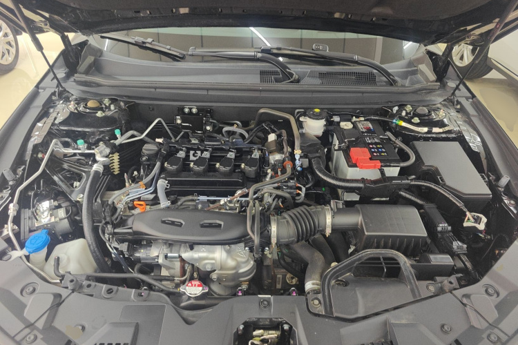 本田 雅阁 2023款 260TURBO 智享版机舱底盘24