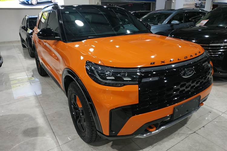 福特 探险者 2024款 2.3T EcoBoost 昆仑巅峰版 7座车身外观3