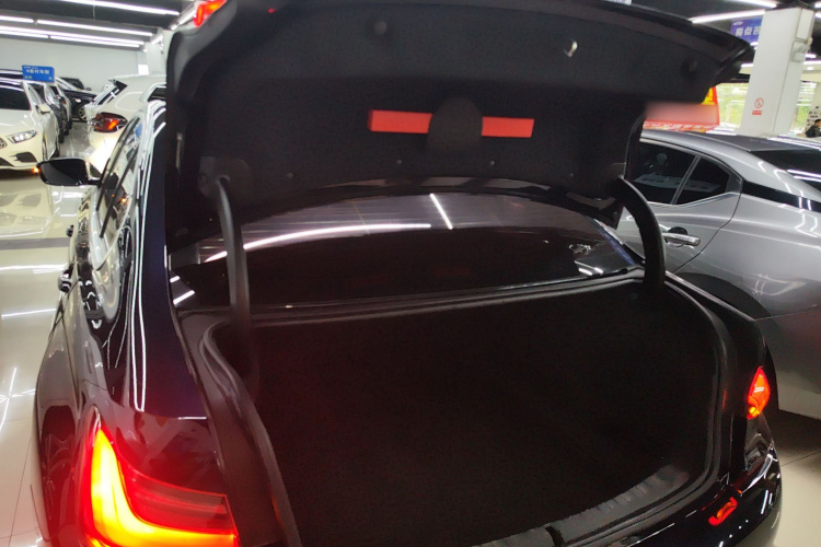 宝马3系 2022款 325i M运动套装机舱底盘23