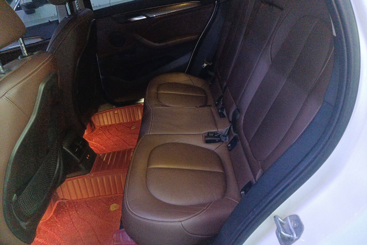 宝马X1 2019款 sDrive18Li 尊享型中控内饰21