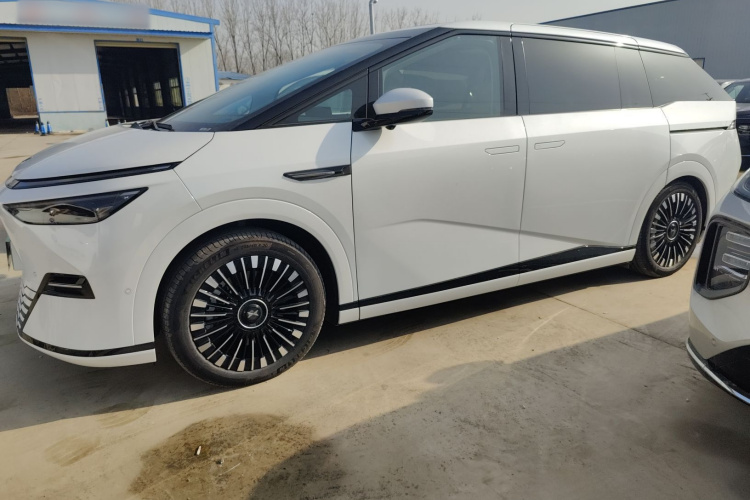 小鹏X9 2025款 740超长续航 Max车身外观4