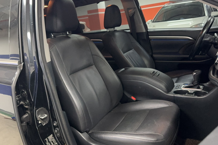 丰田 汉兰达 2018款 2.0T 四驱至尊版 7座 国V局部细节41