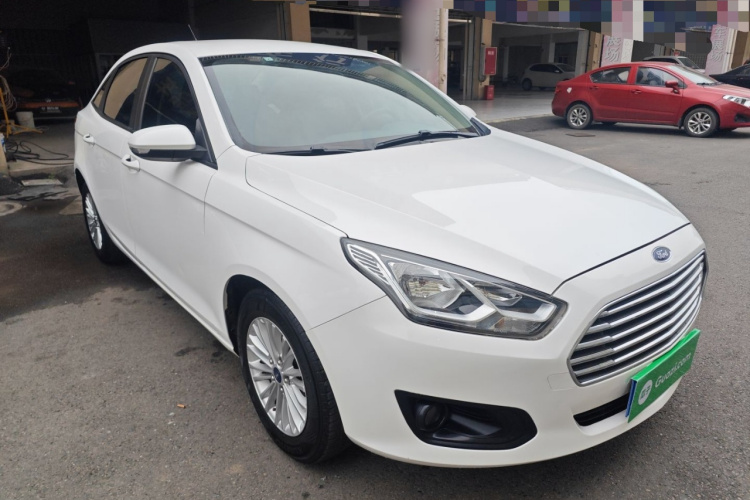 福特 福睿斯 2015款 1.5L 手动舒适型车身外观3