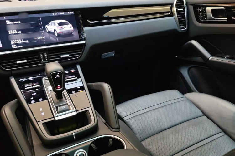 保时捷 2018款 Cayenne 3.0T中控内饰7002