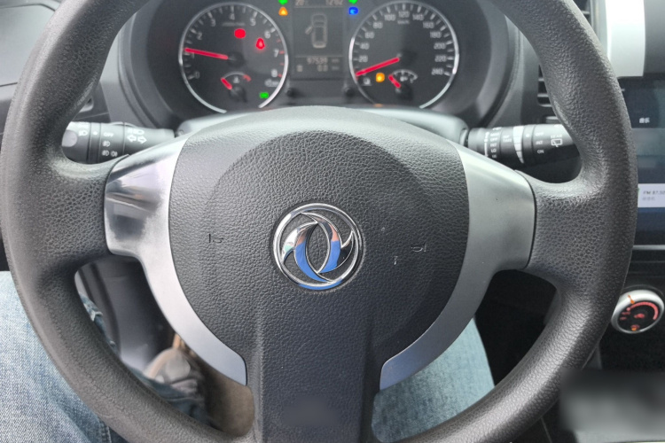 东风风度MX6 2015款 2.0L 手动两驱领航版中控内饰13