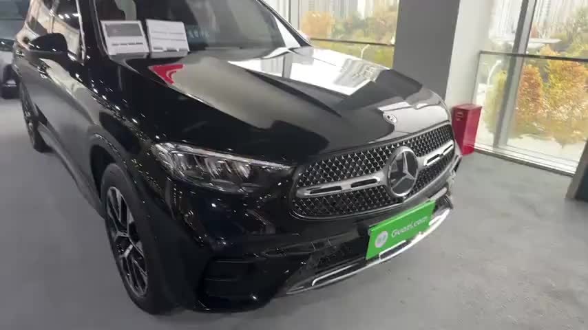 奔驰GLC 2024款  改款 GLC 260 L 4MATIC 豪华型 5座实拍1