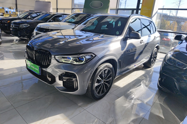 宝马X5 2022款 xDrive 30Li 尊享型M运动套装车身外观4