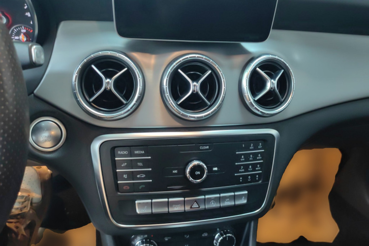 奔驰CLA 2018款 CLA 220 4MATIC中控内饰12