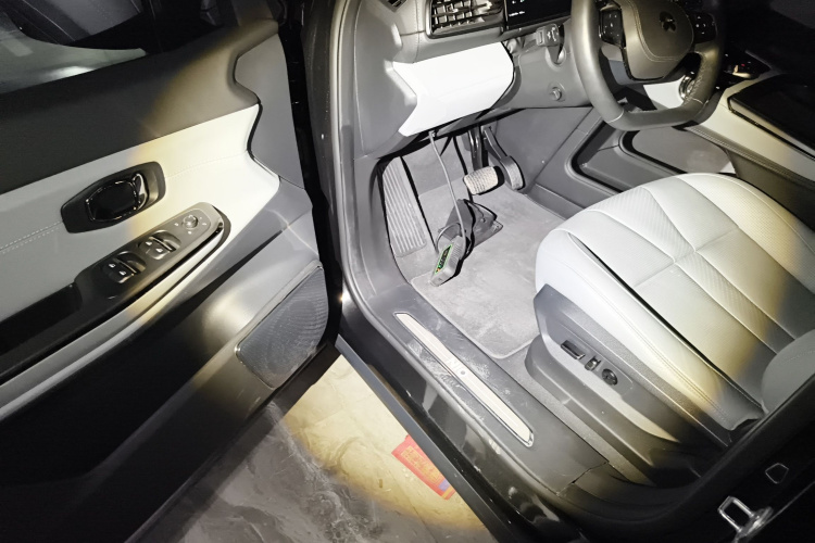 蔚来ES8 2020款 580KM 七座版中控内饰20