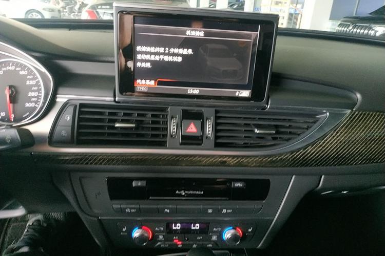 奥迪A6L 2018款 30周年年型 45 TFSI quattro 运动型局部细节16