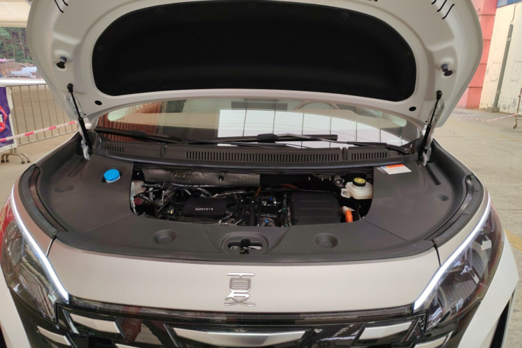 比亚迪 夏 2025款 DM-i 1.5T 180km 超越型局部细节24