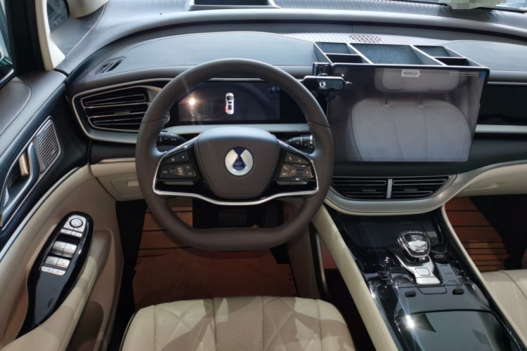 腾势D9 2024款 DM-i 980 四驱尊荣型中控内饰13