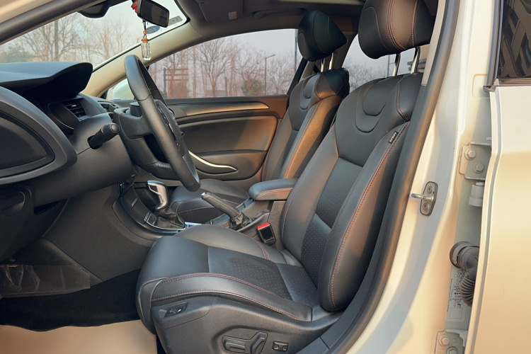 雪铁龙C5 2014款 1.6T 自动尊贵型局部细节19