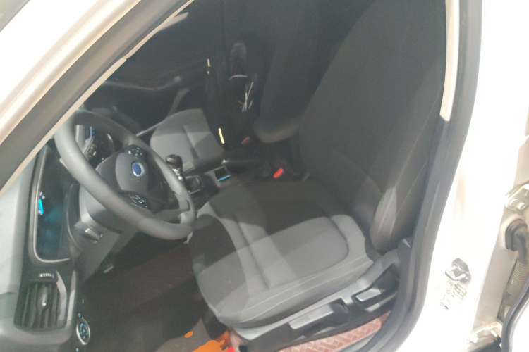 福特 福克斯 2019款 三厢 1.5L 手动锋跃型 国V局部细节19