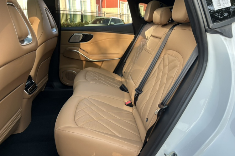 飞凡汽车 飞凡R7 2025款 长续版中控内饰7012