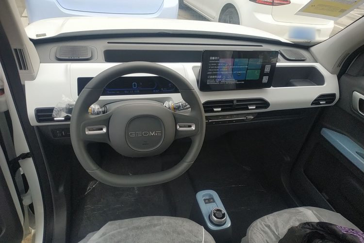 吉利银河 2024款 熊猫mini 200km 耐力熊中控内饰12