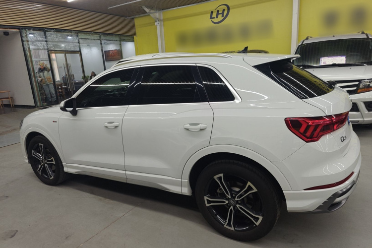 奥迪Q3 2020款 45 TFSI quattro 时尚动感型车身外观4