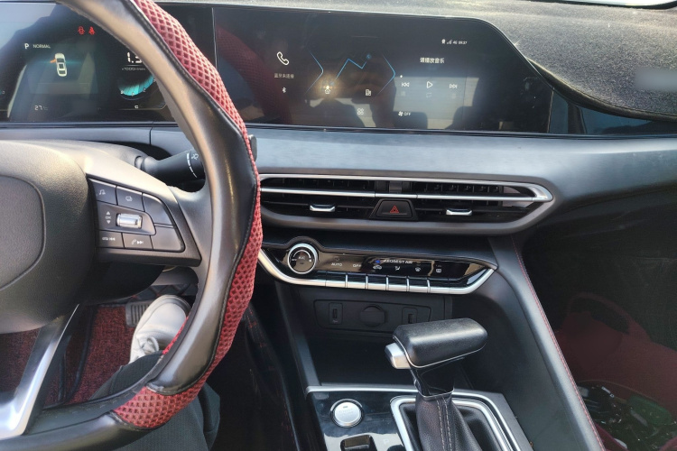 长安 逸动 2021款 PLUS 蓝鲸NE 1.4T GDI DCT尊贵型中控内饰7002