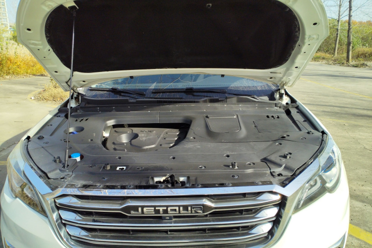 捷途X70 2020款 1.5T 手动智行版 7座机舱底盘24