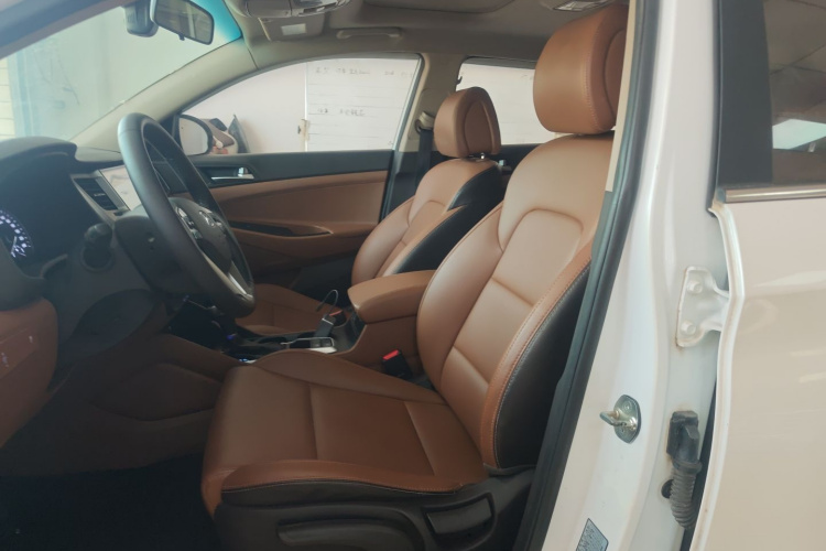 现代 途胜 2015款 1.6T 双离合两驱智能型局部细节19