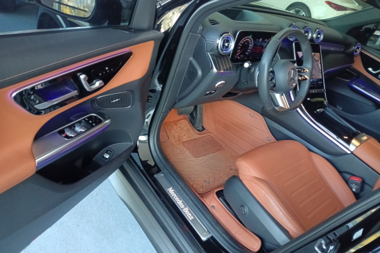 奔驰GLC 2024款  改款 GLC 260 L 4MATIC 豪华型 5座中控内饰7003