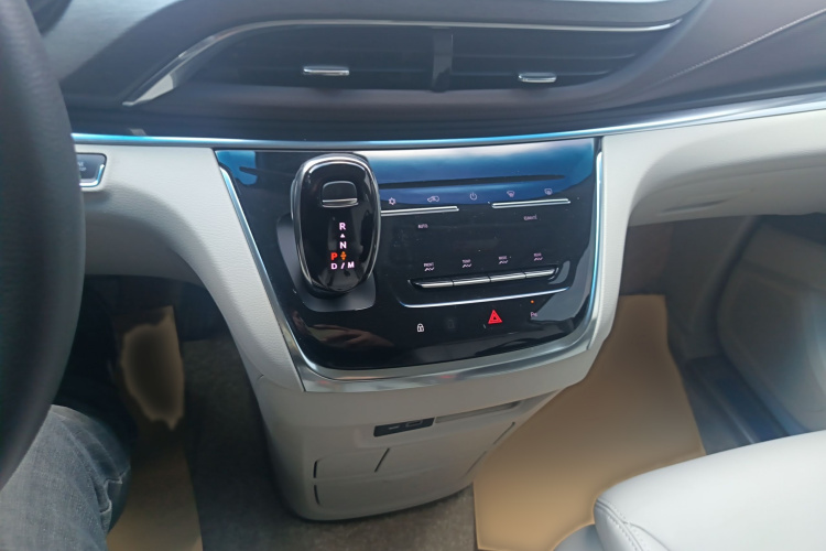 别克GL8 2023款 陆上公务舱 智享型局部细节18