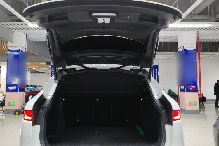 捷豹F-PACE 2016款 3.0 SC 四驱R-Sport运动版局部细节23