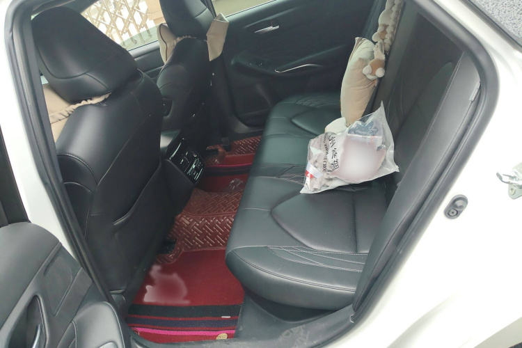 丰田 亚洲龙 2023款 双擎 2.5L XLE尊贵版中控内饰7004