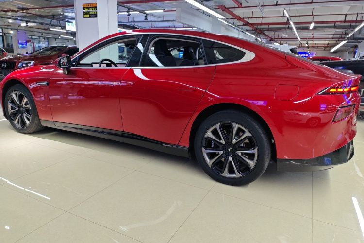 小鹏P7 2021款 480N车身外观4