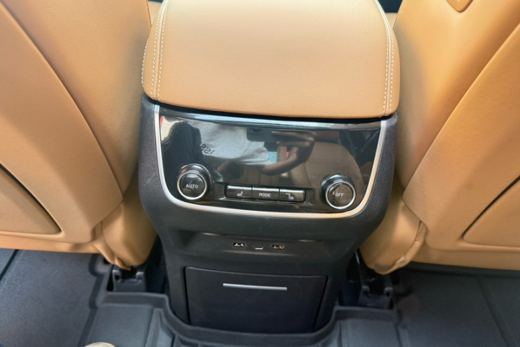 理想汽车 理想ONE 2021款 增程6座版中控内饰7002