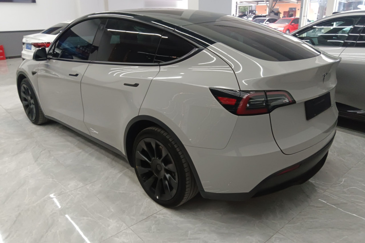 特斯拉 Model Y 2021款 标准续航后驱版车身外观4