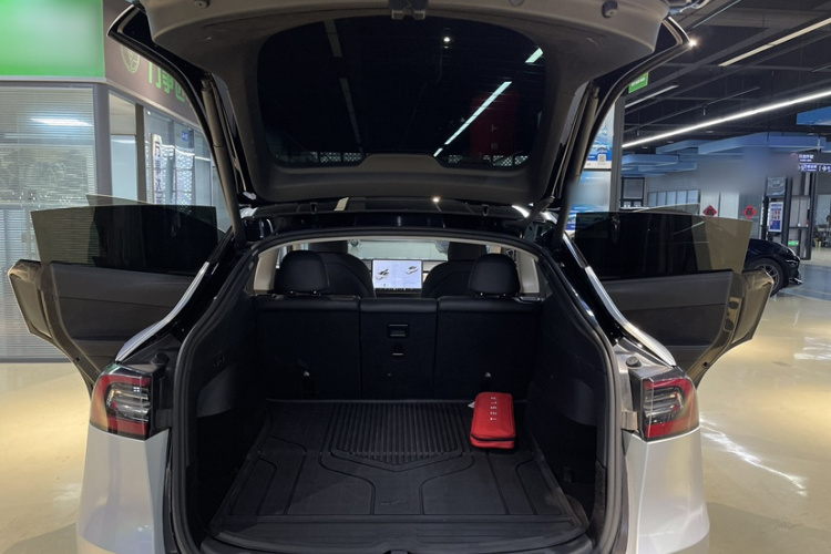 特斯拉 Model Y 2021款 标准续航后驱版局部细节23