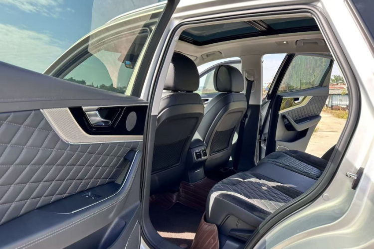 红旗HS5 2019款 2.0T 智联旗享版中控内饰7002