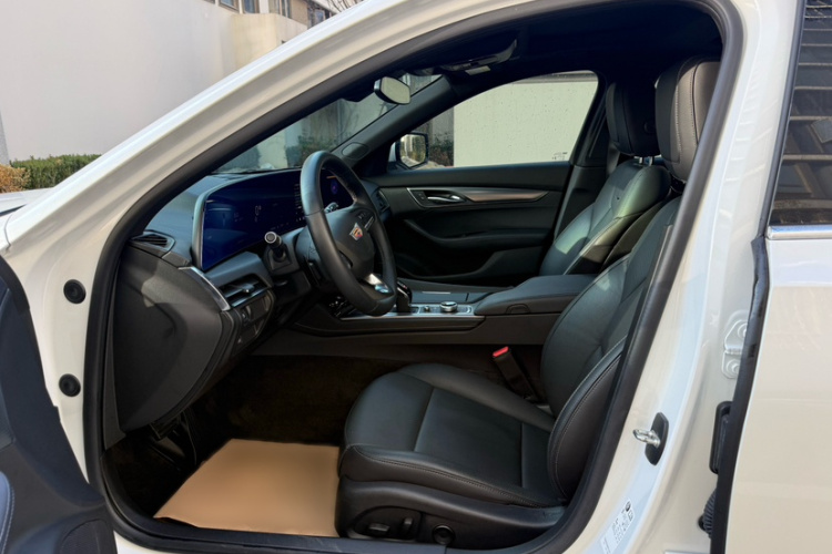 凯迪拉克CT5 2024款 28T 豪华型Pro中控内饰7004