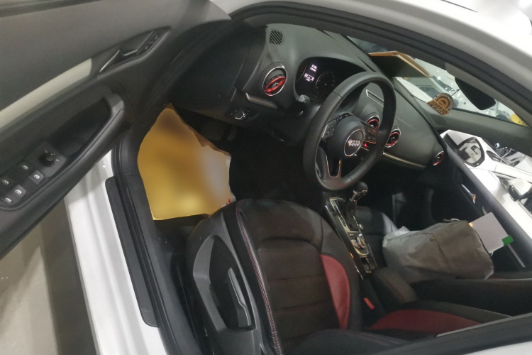 奥迪A3 2018款 30周年年型 Limousine 35 TFSI 进取型中控内饰20