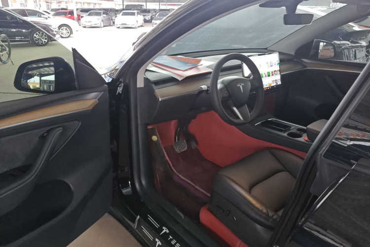 特斯拉 Model Y 2021款 标准续航后驱版中控内饰7003